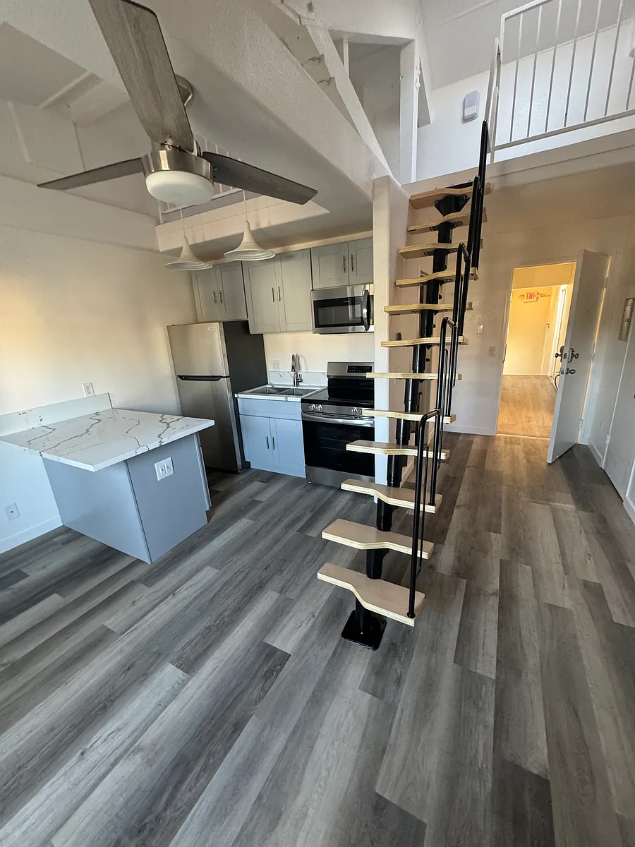 Building Photo - 1110 Torrey Pines Rd #7