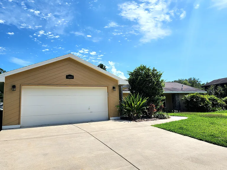 2403 Stonehill Ave — Photo 4