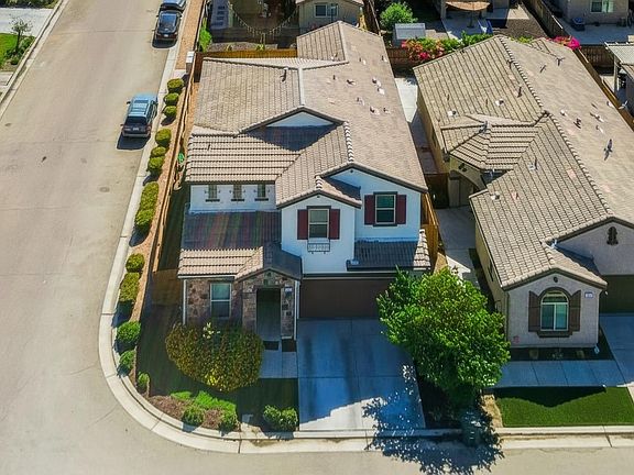 3rd image of 1509 Medellin Ln