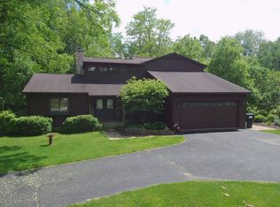 5676 Lawrence Ct, Pinckney, MI 48169