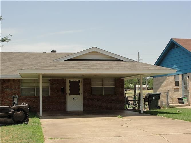 1st image of 827 Drake Dr #827