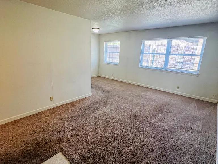 601 21st Avenue Pl — Photo 3
