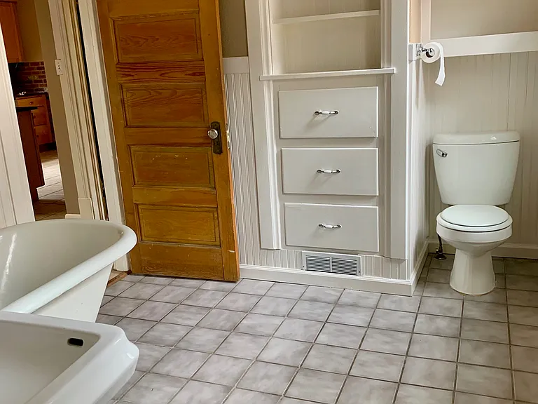 Main floor Bath