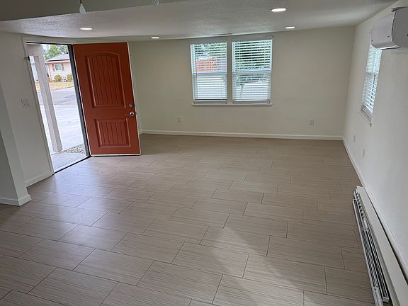 5th image of 605 S Walnut Ave