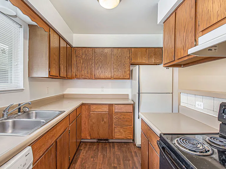 Westwind Townhomes — Photo 30