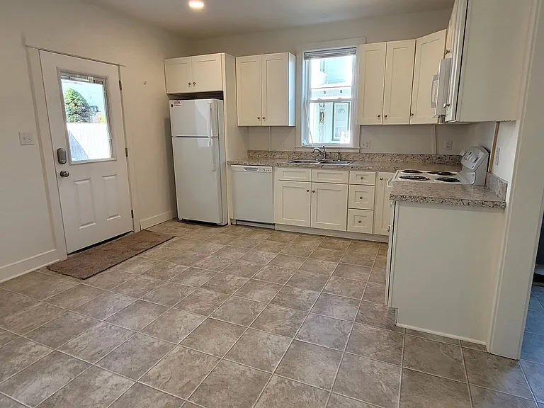 34 E Main St — Photo 4