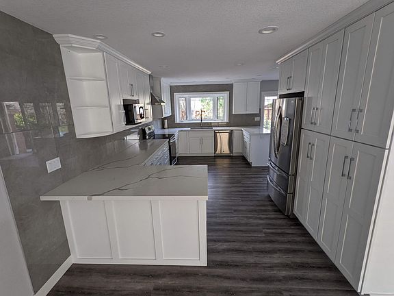 5th image of 1006 Hyde Ave