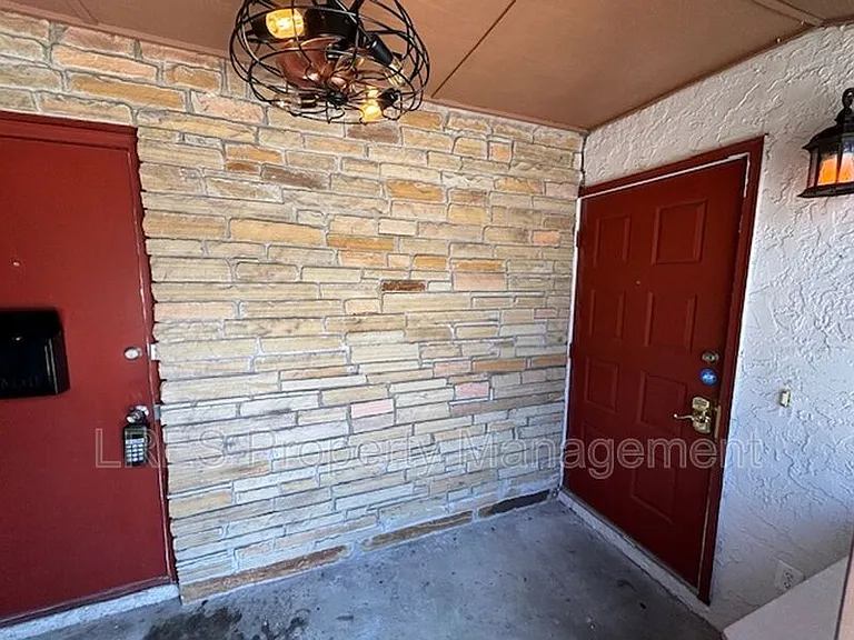 517 Carambola Ave — Photo 3