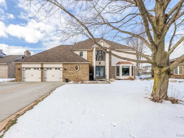 7374 Flamingo St, Algonac, MI 48001