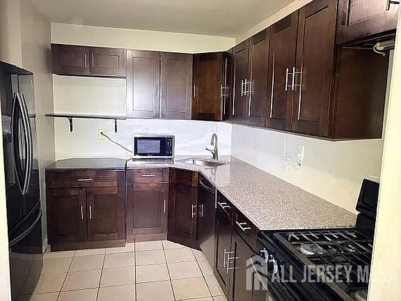 5th image of 265 College Dr