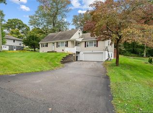 31 Pollys Ln, Uncasville, CT 06382