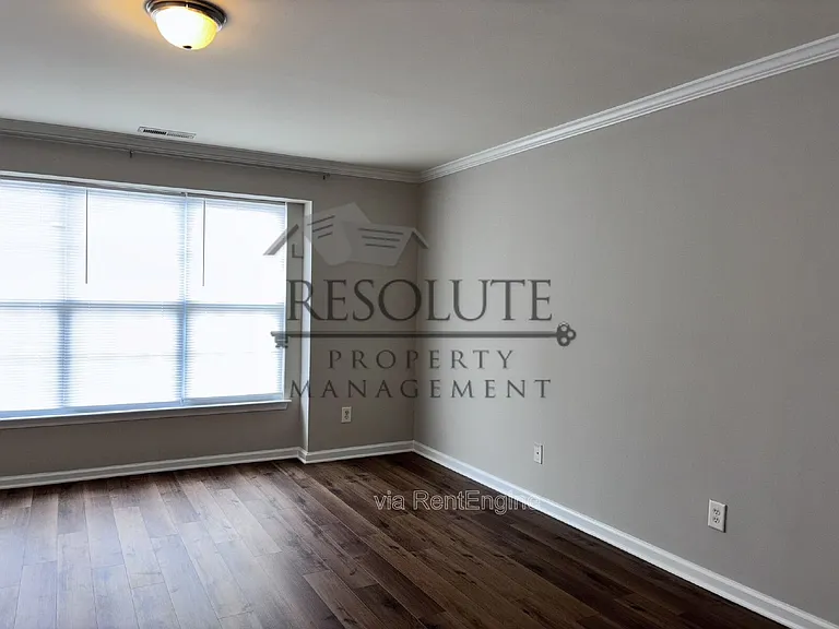 9804 Grettle Ct — Photo 10
