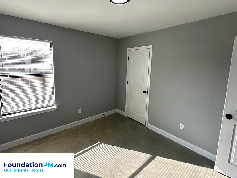 555 Monteagle Dr — Photo 8