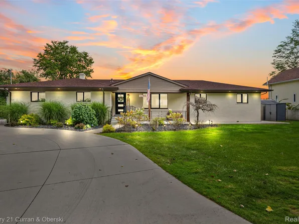 4255 Lakewood Dr, Waterford, MI 48329