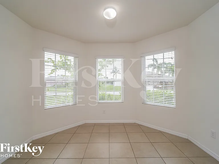 604 SW 6th Ave — Photo 5