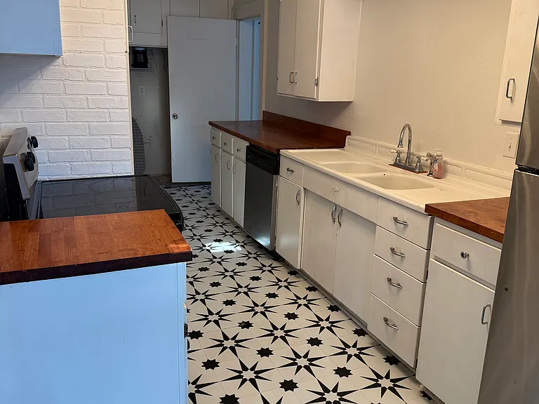 320 W 7th Ave — Photo 5