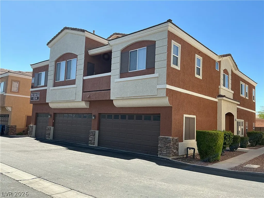 3 bed, 2.5 bath, 1389 sqft, $1,695 — Photo 3