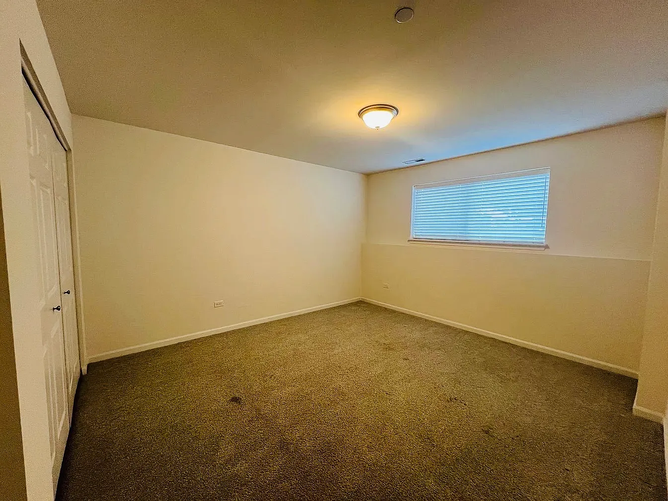 3 bed, 2.5 bath, 1910 sqft, $3,195 — Photo 1