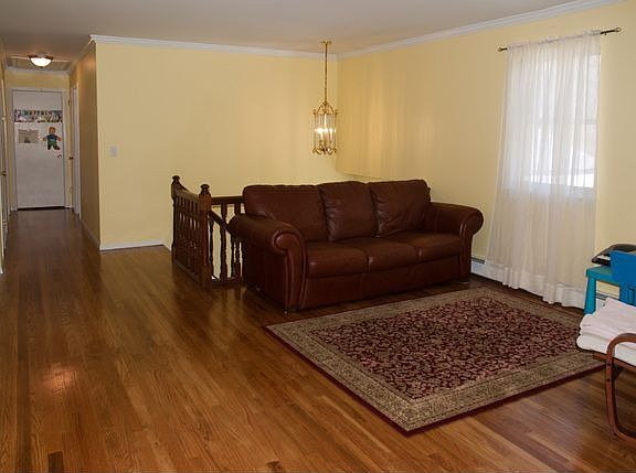 4th image of 2567 Gregory St