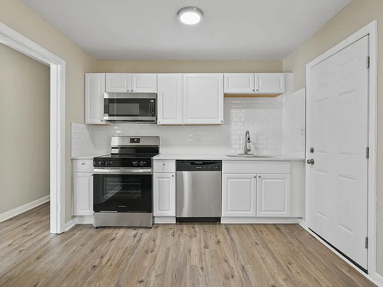 709 Shambrey St — Photo 10