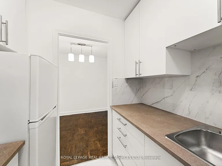 308 The Kingsway #110 — Photo 15