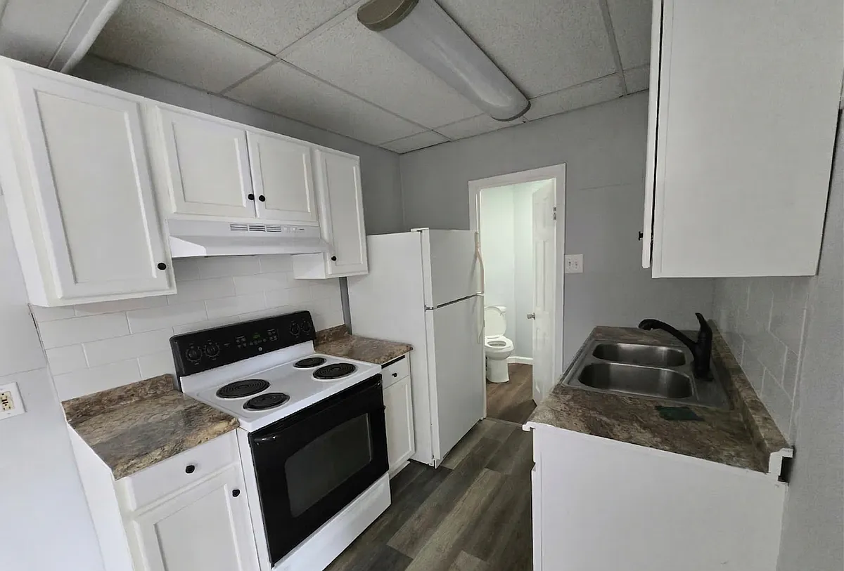 Building Photo - 149 W Ridge St #1A