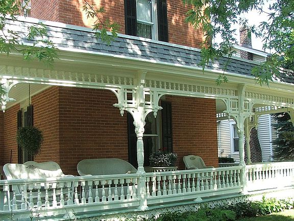 2nd image of 113 S Plum St