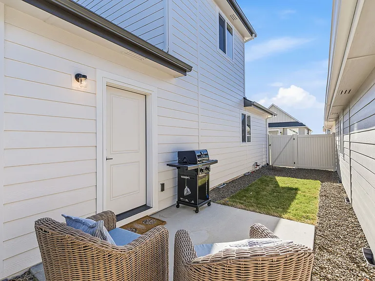 305 E Chevy Dr — Photo 23