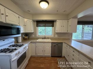 1791 Ridgewood Dr, Mendota Heights, MN 55118