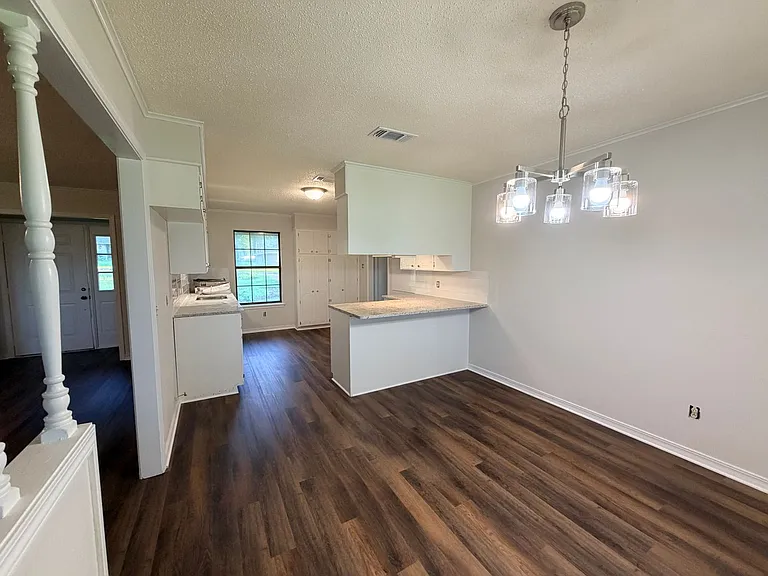 217 Flagg Dr — Photo 7