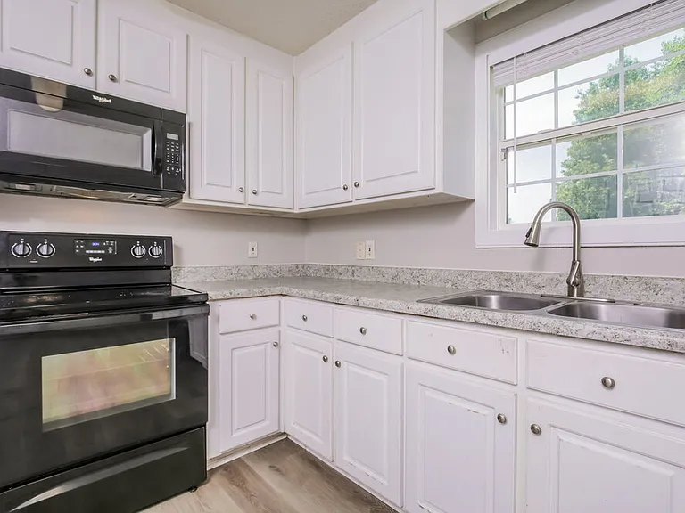 101 Mayfair Ct — Photo 7
