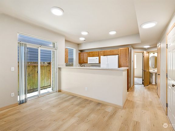 5th image of 650 116th St E