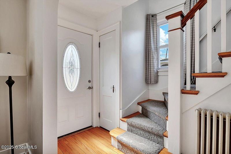 5th image of 399 Whiteview Road