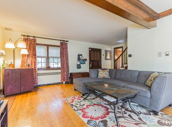 3rd image of 207 Church Ln