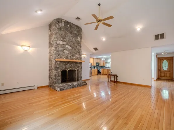 15 Hickory Hill Road, Pelham, NH 03076