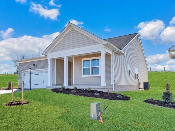 7401 Kings Pointe Dr, Fairlawn, VA 24141