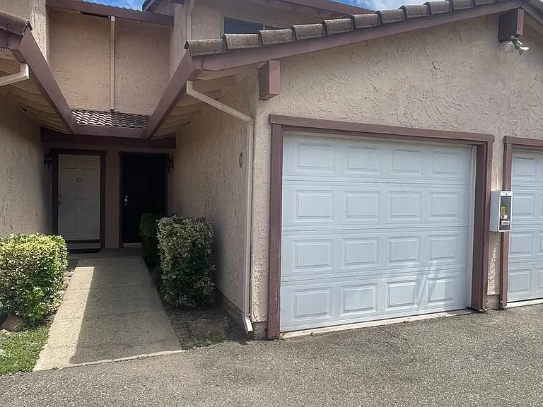 1185 Lancers Ln — Photo 1