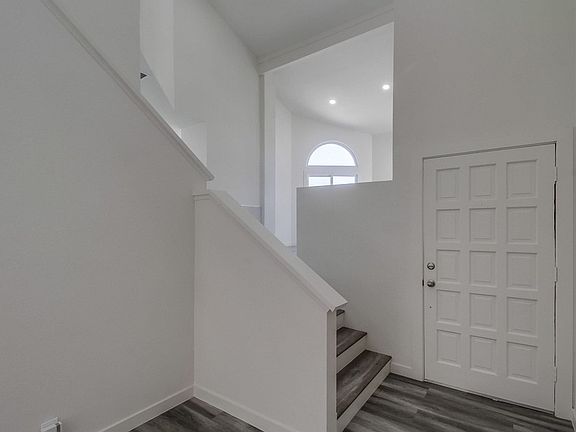 3rd image of 4843 Valdina Way