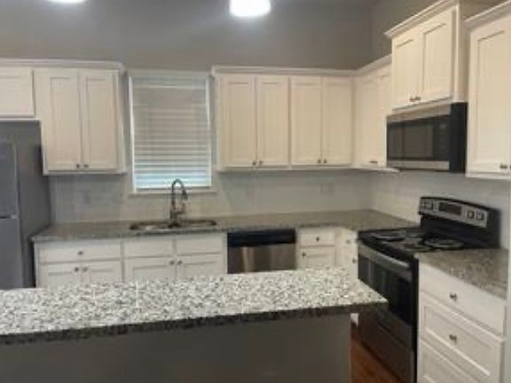 3rd image of 3912 Ashton Dr