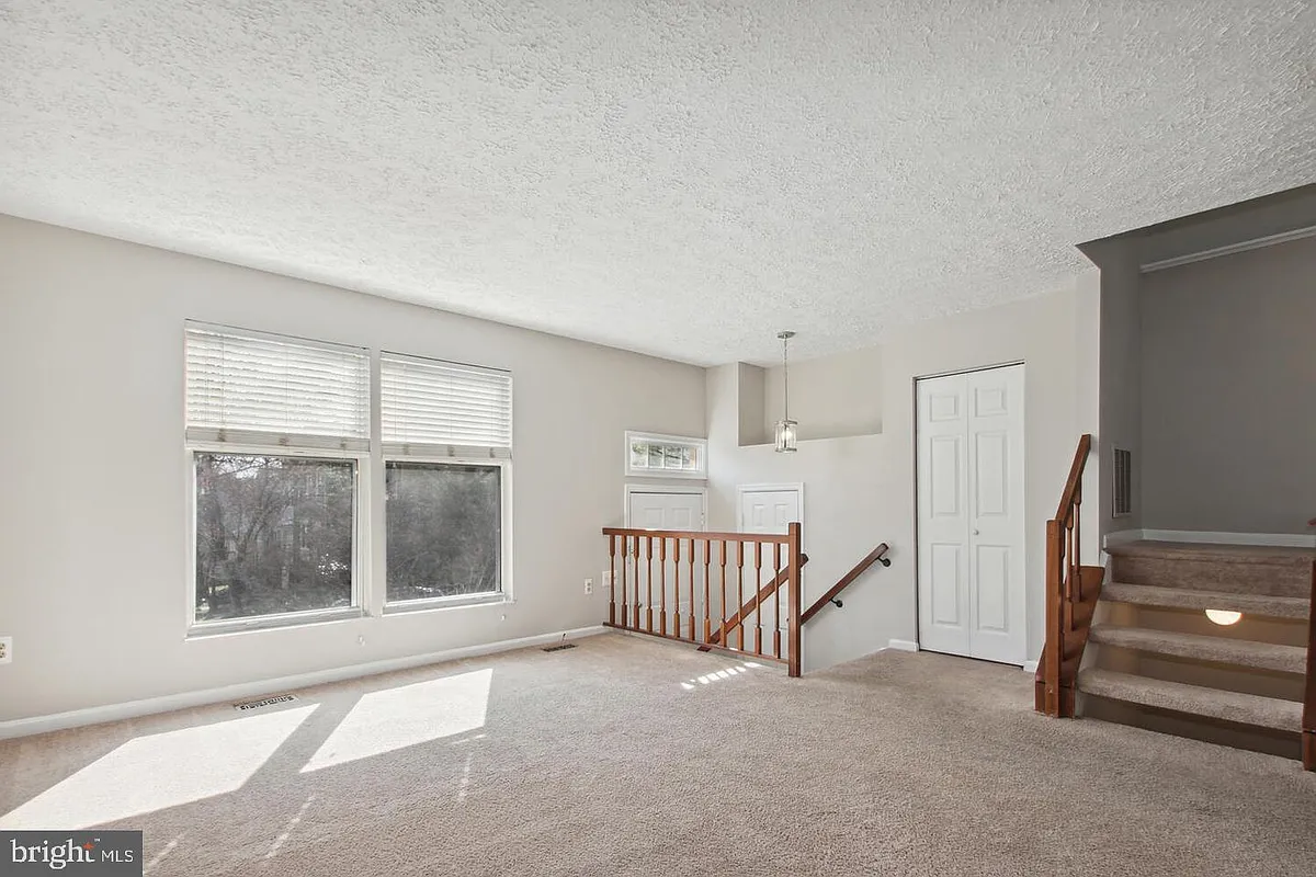Building Photo - 704 Suffield Dr
