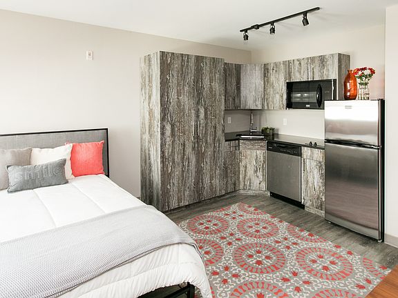 2nd image of 501 W Franklin St #313