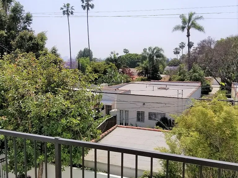 1031 N Crescent Heights Blvd — Photo 34