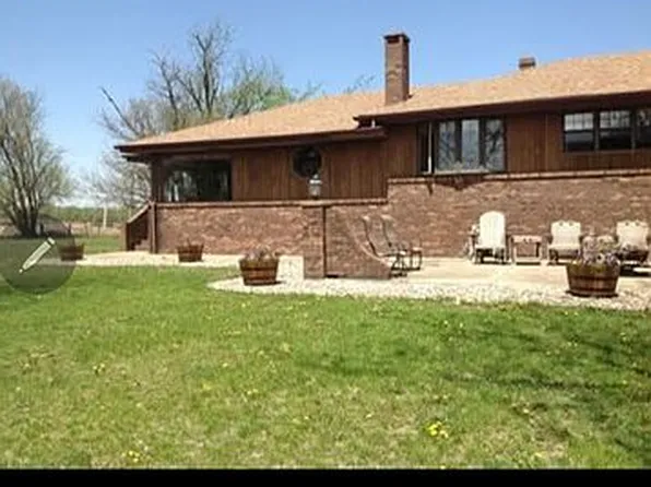 8664 Armbrust Rd, Manito, IL 61546
