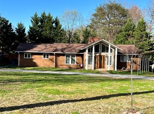 9411 Indian Hills St, Hickory, NC 28601