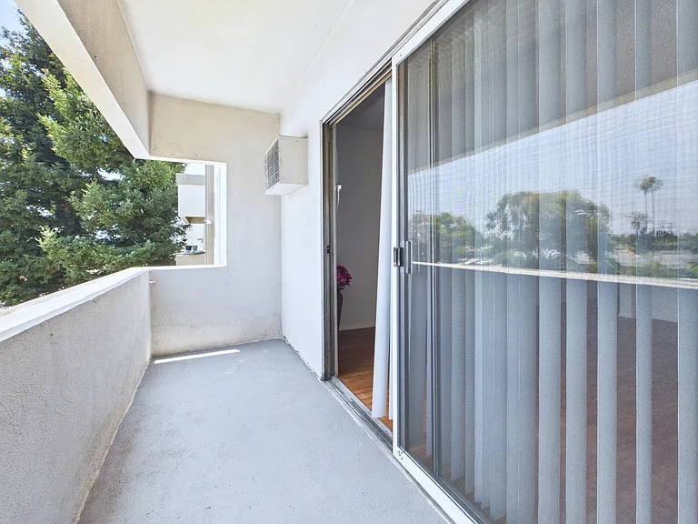 Sepulveda Manhattan Apartments — Photo 7