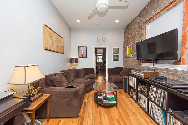 Rented by MNS | media 12