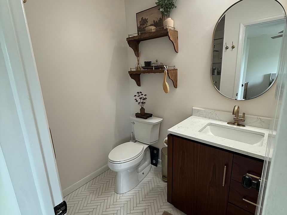 1st image of 703 Stillhouse Ln