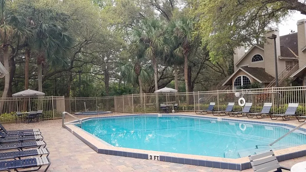 575 Bloomington Ct — Photo 3