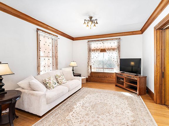 3rd image of 2702 Woodland Ave