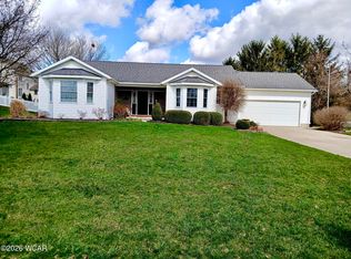 1122 Poppy Dr, Wapakoneta, OH 45895